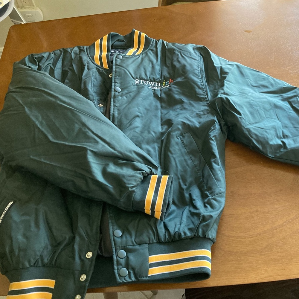 Jacket from the show “grownish “